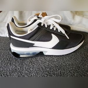 New Nike Air Max Pre-Day "Black/White/Metallic Silver" Women's Shoe